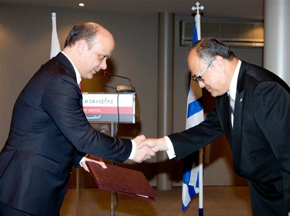 O κ. Χάρης Αλεξόπουλος με τον Ιάπωνα Πρέσβη κ.Μασούο Νισιμπαγιάσι στην ανακήρυξη του ως Επίτιμο Γενικό Πρόξενο στη Θεσσαλονίκη (Μάρτιος 2014)